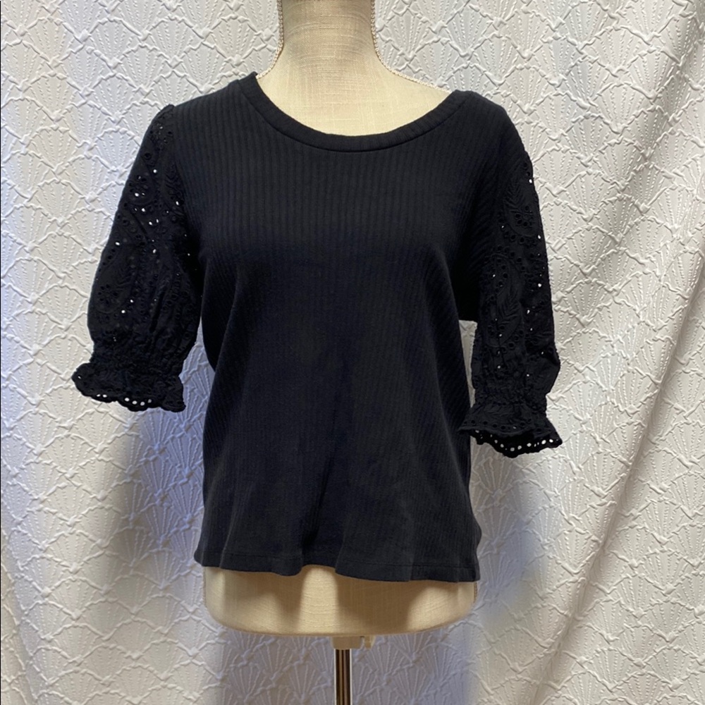 NWT Design History size small Elegant Black Eyelet short‎ Sleeve Top stretch